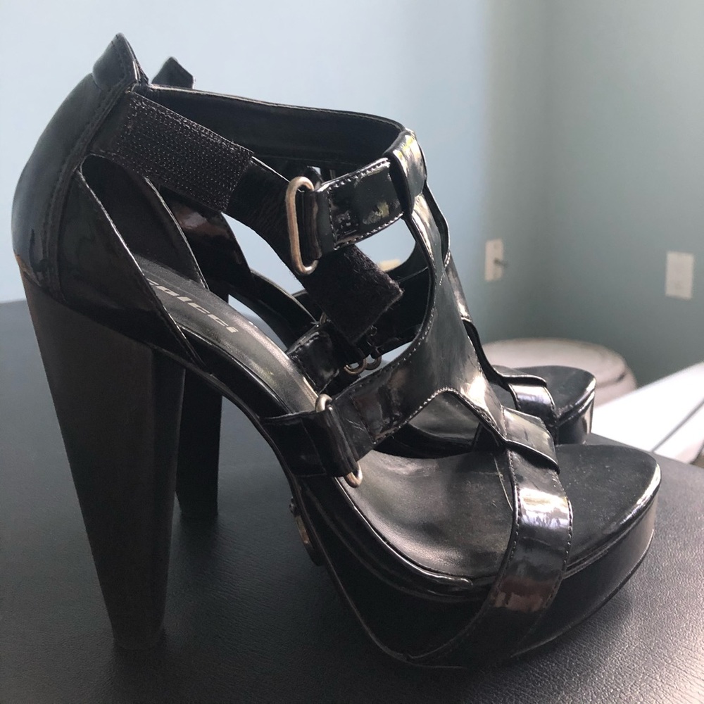 Colcci high heels sandals.